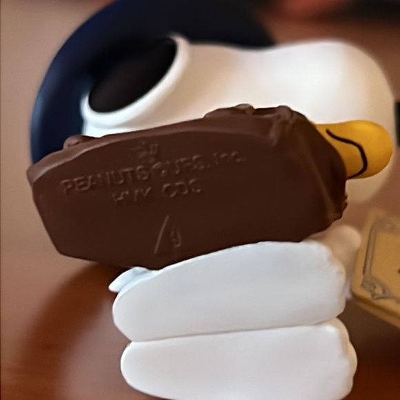 Hallmark Snoopy Collectable Ornament -Dated 2006- EC SFH *No box* - Picture 3 of 5